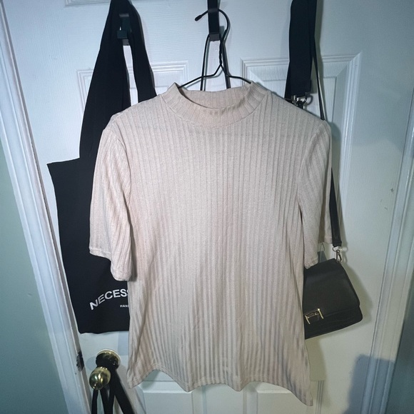 H&M - Ribbed Short Sleeve Mock-Neck Shirt - Picture 3 of 3